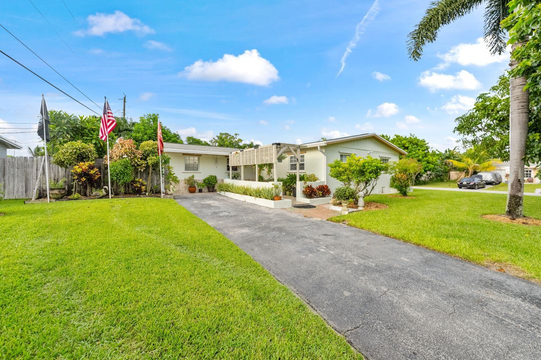 For Sale: $450,000 (3 beds, 2 baths, 1380 Square Feet)