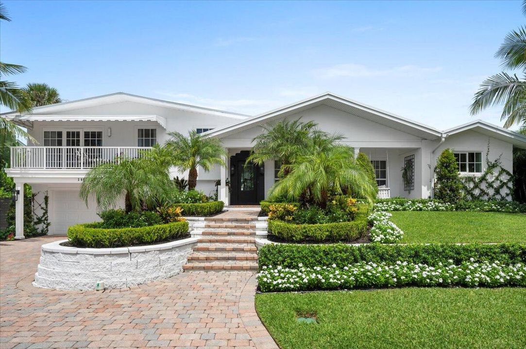 Recently Sold: $6,975,000 (4 beds, 4 baths, 3153 Square Feet)