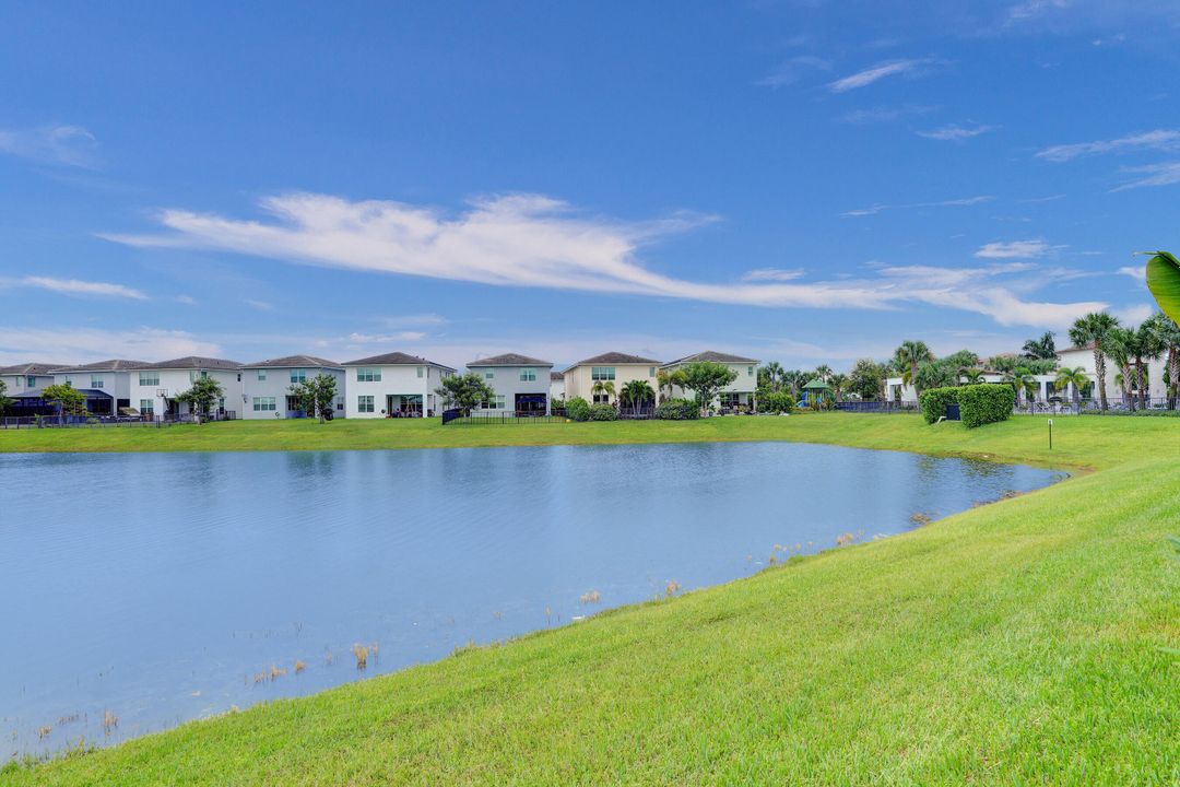 For Sale: $699,000 (3 beds, 2 baths, 1790 Square Feet)