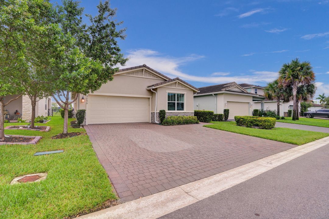 For Sale: $699,000 (3 beds, 2 baths, 1790 Square Feet)