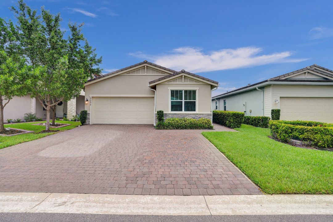 For Sale: $699,000 (3 beds, 2 baths, 1790 Square Feet)