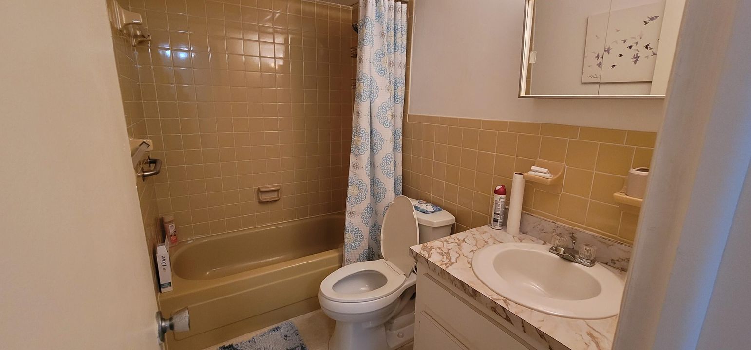 For Rent: $1,700 (2 beds, 2 baths, 860 Square Feet)