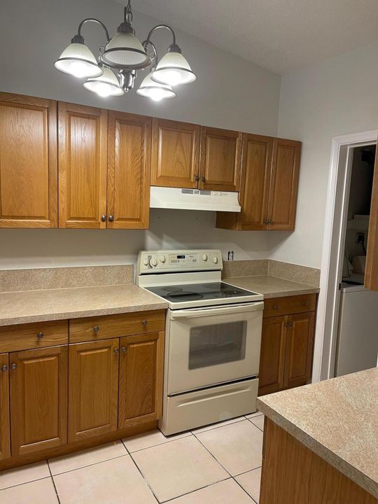 For Rent: $1,650 (2 beds, 1 baths, 900 Square Feet)