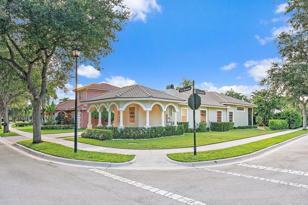 For Sale: $850,000 (3 beds, 2 baths, 2185 Square Feet)