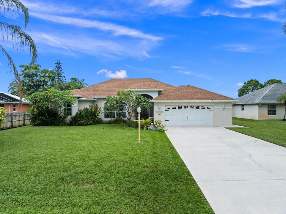 For Sale: $475,000 (3 beds, 2 baths, 1916 Square Feet)