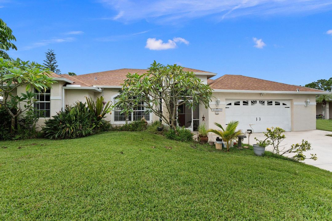 For Sale: $475,000 (3 beds, 2 baths, 1916 Square Feet)