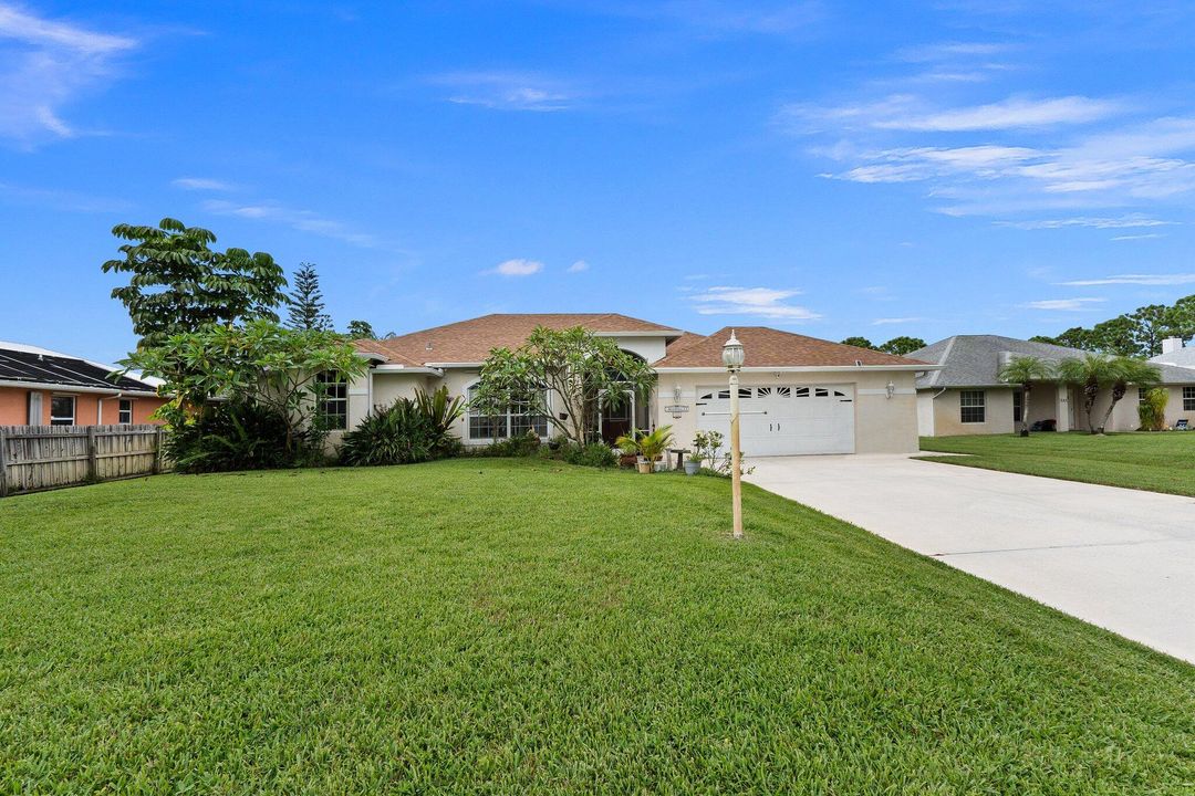 For Sale: $475,000 (3 beds, 2 baths, 1916 Square Feet)