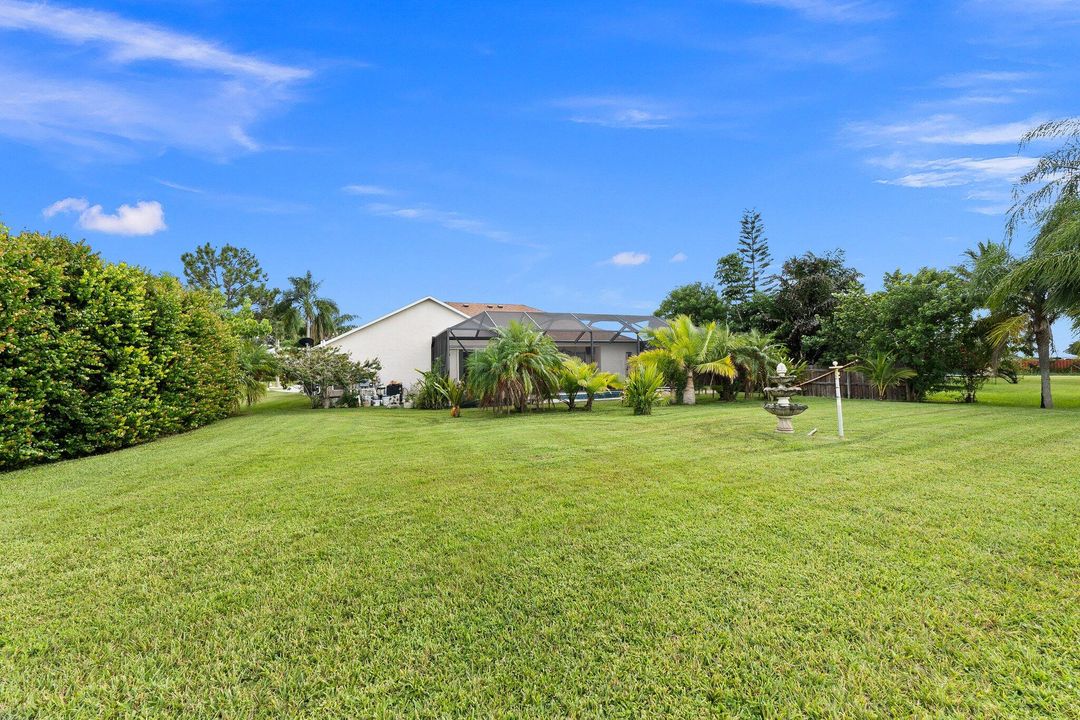 For Sale: $475,000 (3 beds, 2 baths, 1916 Square Feet)