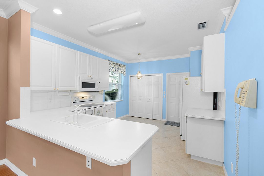 For Sale: $309,000 (2 beds, 2 baths, 1673 Square Feet)