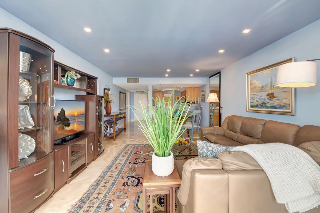 For Sale: $599,000 (2 beds, 2 baths, 1215 Square Feet)