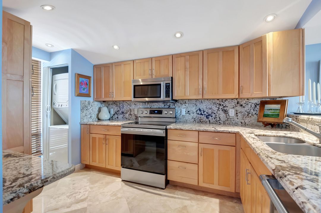 For Sale: $599,000 (2 beds, 2 baths, 1215 Square Feet)