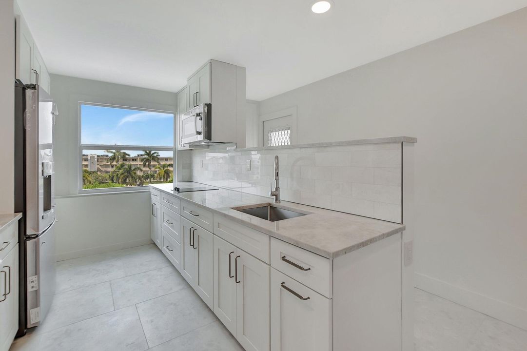 For Sale: $449,000 (2 beds, 2 baths, 1168 Square Feet)