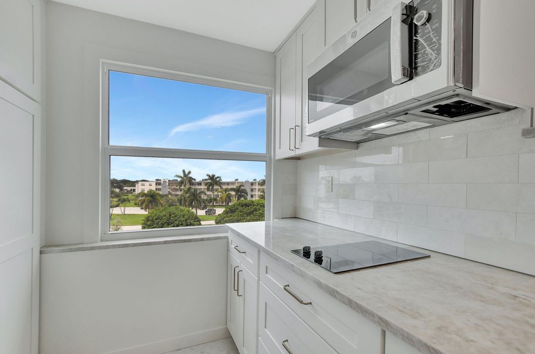 For Sale: $449,000 (2 beds, 2 baths, 1168 Square Feet)