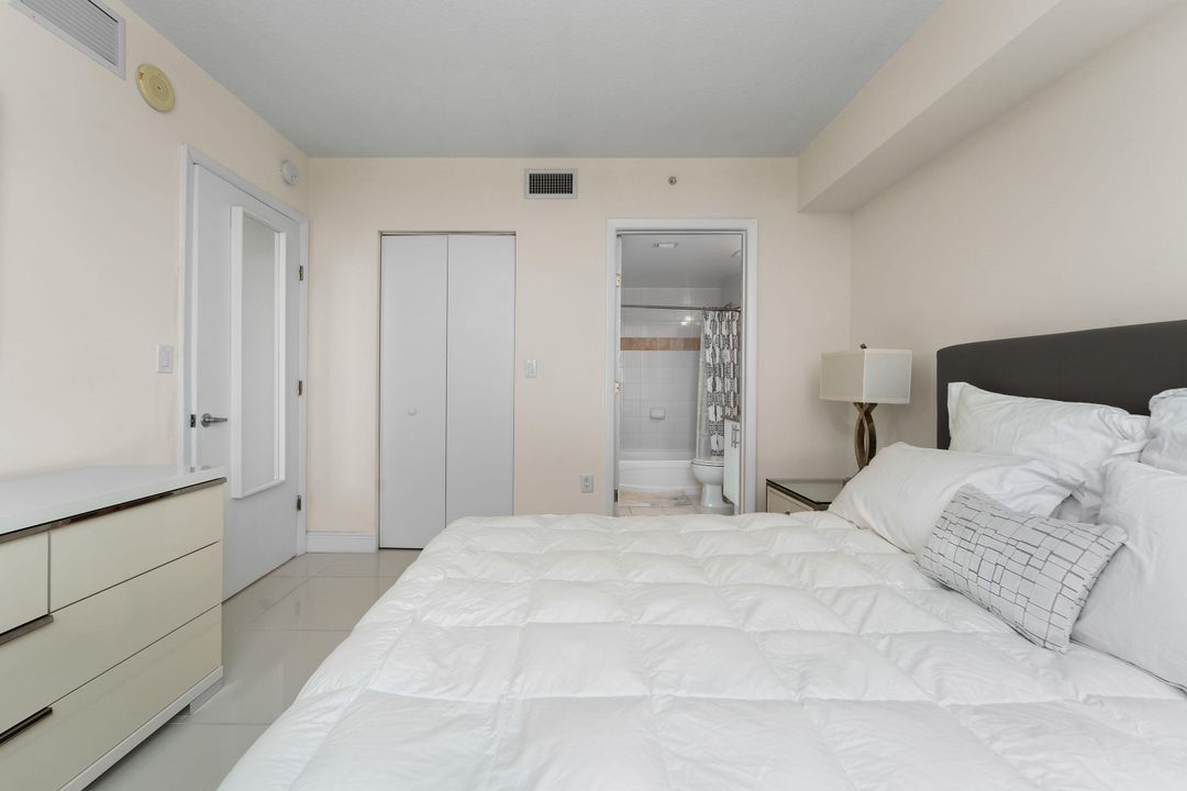 For Sale: $410,000 (2 beds, 2 baths, 902 Square Feet)