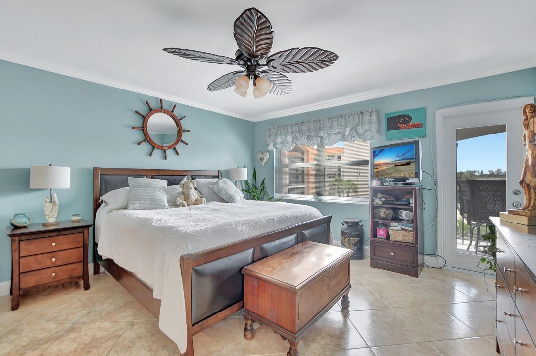 For Sale: $975,000 (2 beds, 2 baths, 1186 Square Feet)