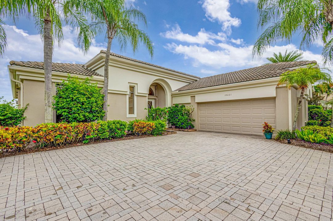 For Sale: $1,025,000 (3 beds, 2 baths, 2539 Square Feet)