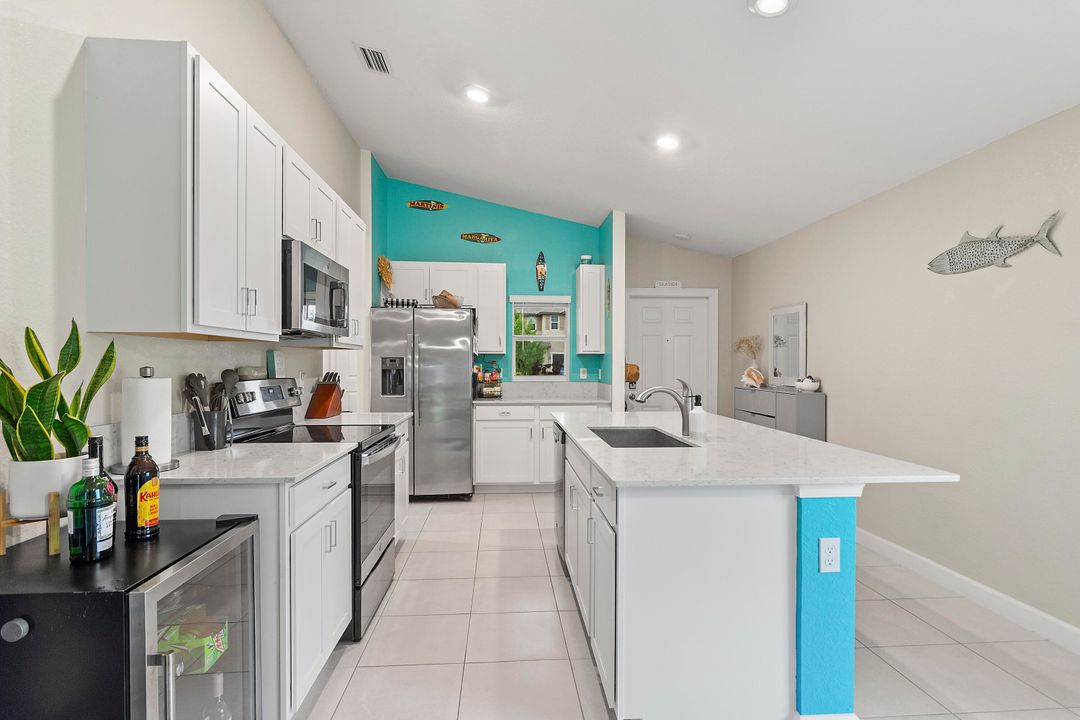 For Sale: $349,000 (3 beds, 2 baths, 1270 Square Feet)