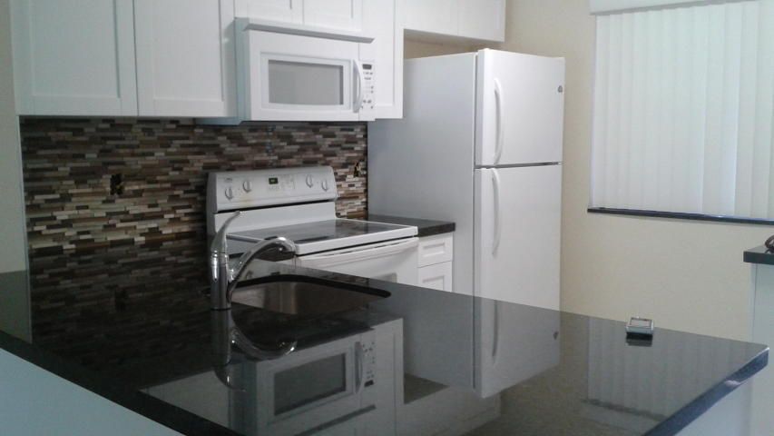 For Rent: $2,350 (2 beds, 2 baths, 950 Square Feet)