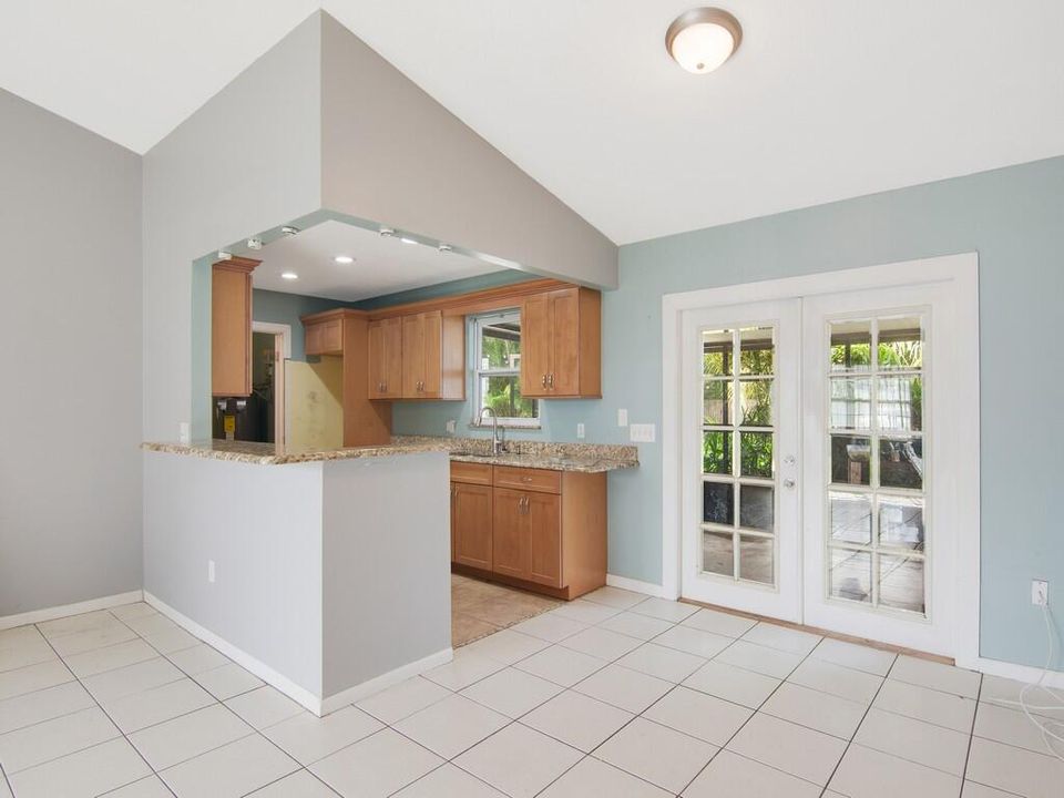 For Sale: $339,900 (3 beds, 2 baths, 1352 Square Feet)