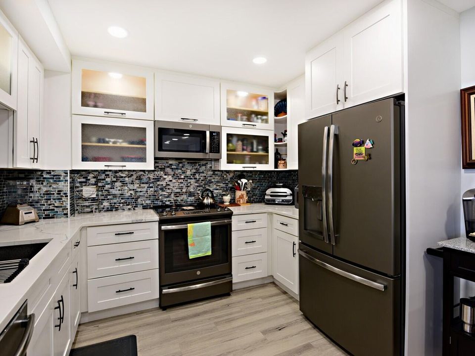 For Sale: $525,900 (2 beds, 2 baths, 1293 Square Feet)