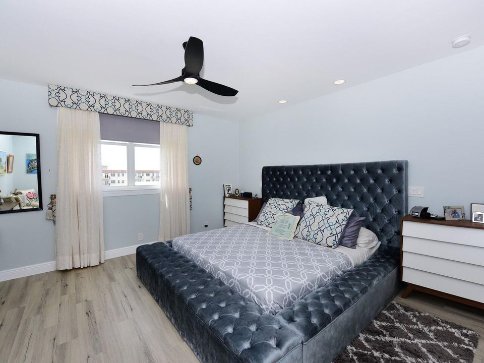 For Sale: $525,900 (2 beds, 2 baths, 1293 Square Feet)