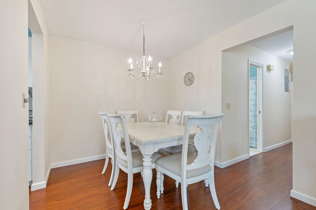 For Sale: $200,000 (2 beds, 2 baths, 1104 Square Feet)