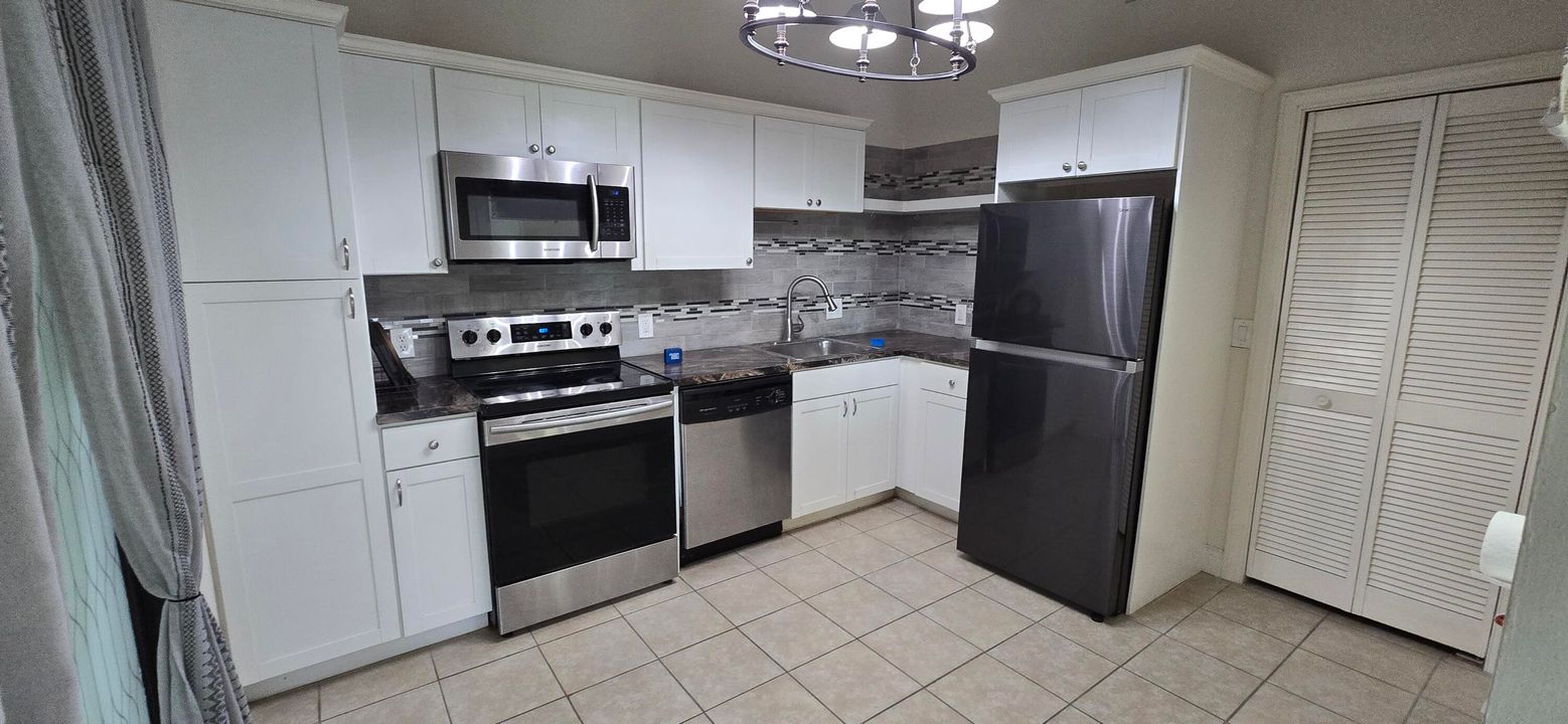 For Sale: $279,900 (2 beds, 2 baths, 1153 Square Feet)