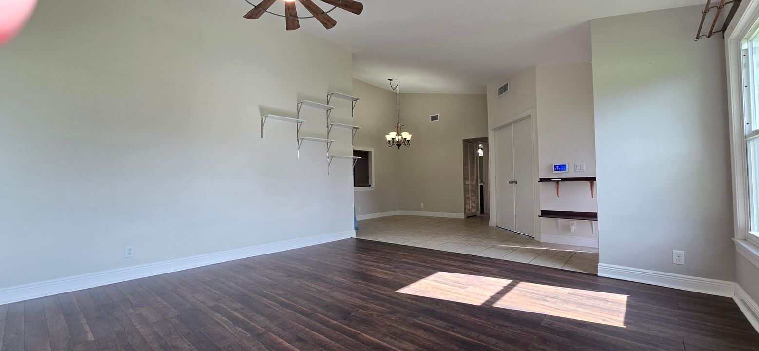 For Sale: $279,900 (2 beds, 2 baths, 1153 Square Feet)