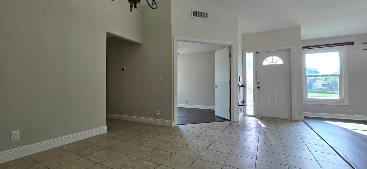 For Sale: $279,900 (2 beds, 2 baths, 1153 Square Feet)