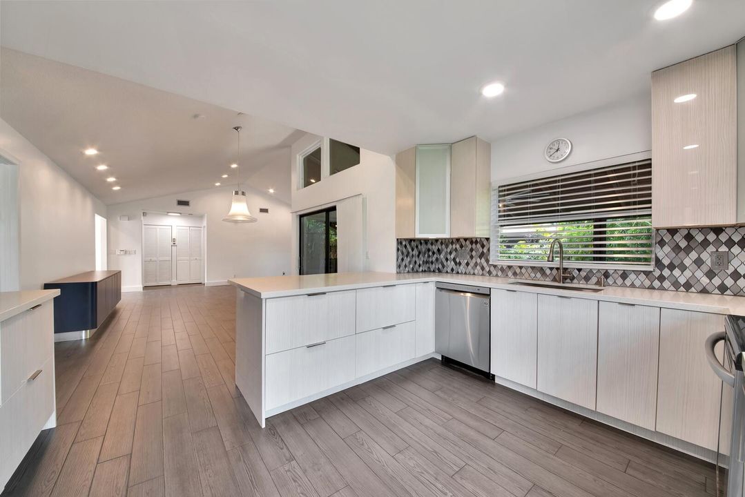 For Sale: $439,900 (2 beds, 2 baths, 1649 Square Feet)