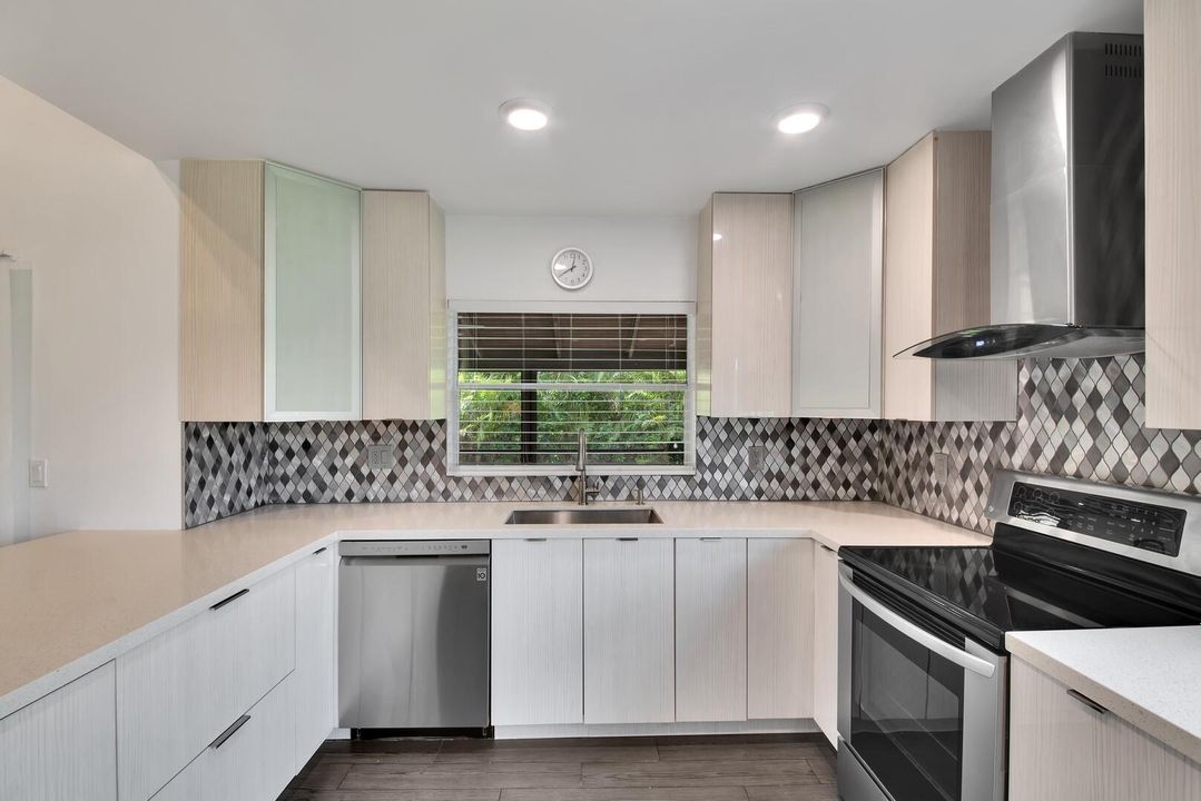 For Sale: $439,900 (2 beds, 2 baths, 1649 Square Feet)