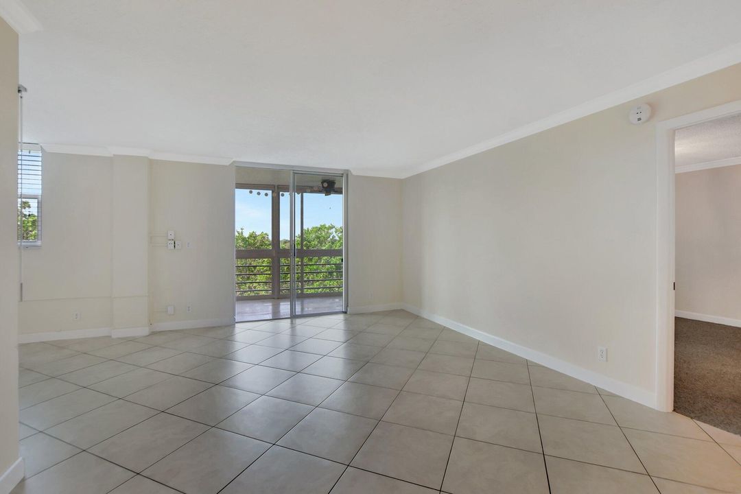 For Sale: $233,000 (2 beds, 2 baths, 1300 Square Feet)