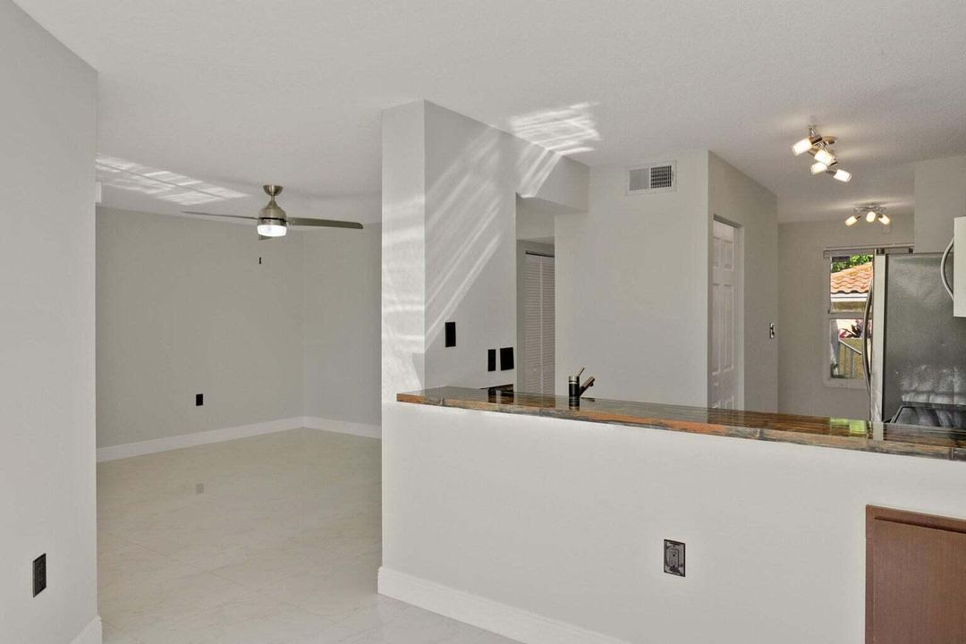 Active With Contract: $1,750 (1 beds, 1 baths, 850 Square Feet)