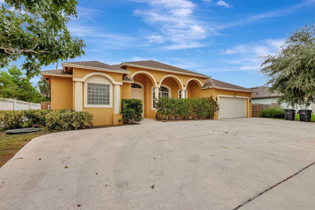 For Sale: $624,900 (4 beds, 3 baths, 2648 Square Feet)