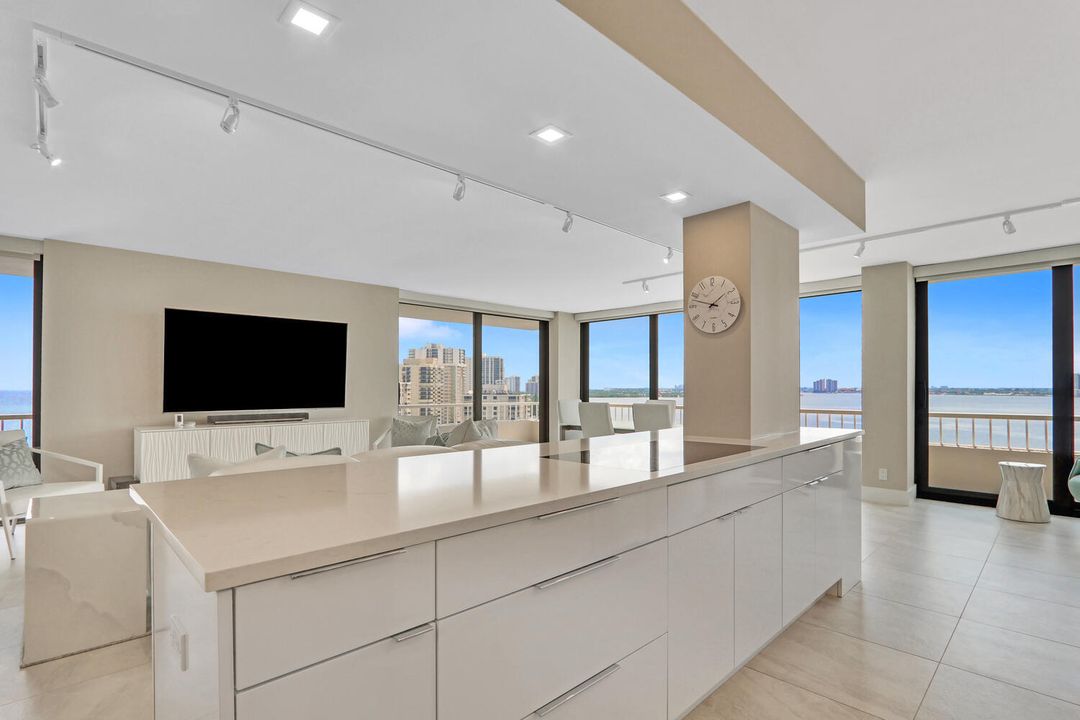 For Sale: $1,600,000 (2 beds, 2 baths, 1435 Square Feet)