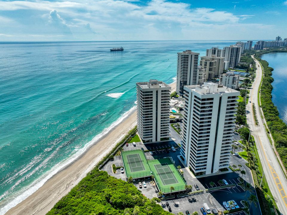 For Sale: $1,600,000 (2 beds, 2 baths, 1435 Square Feet)