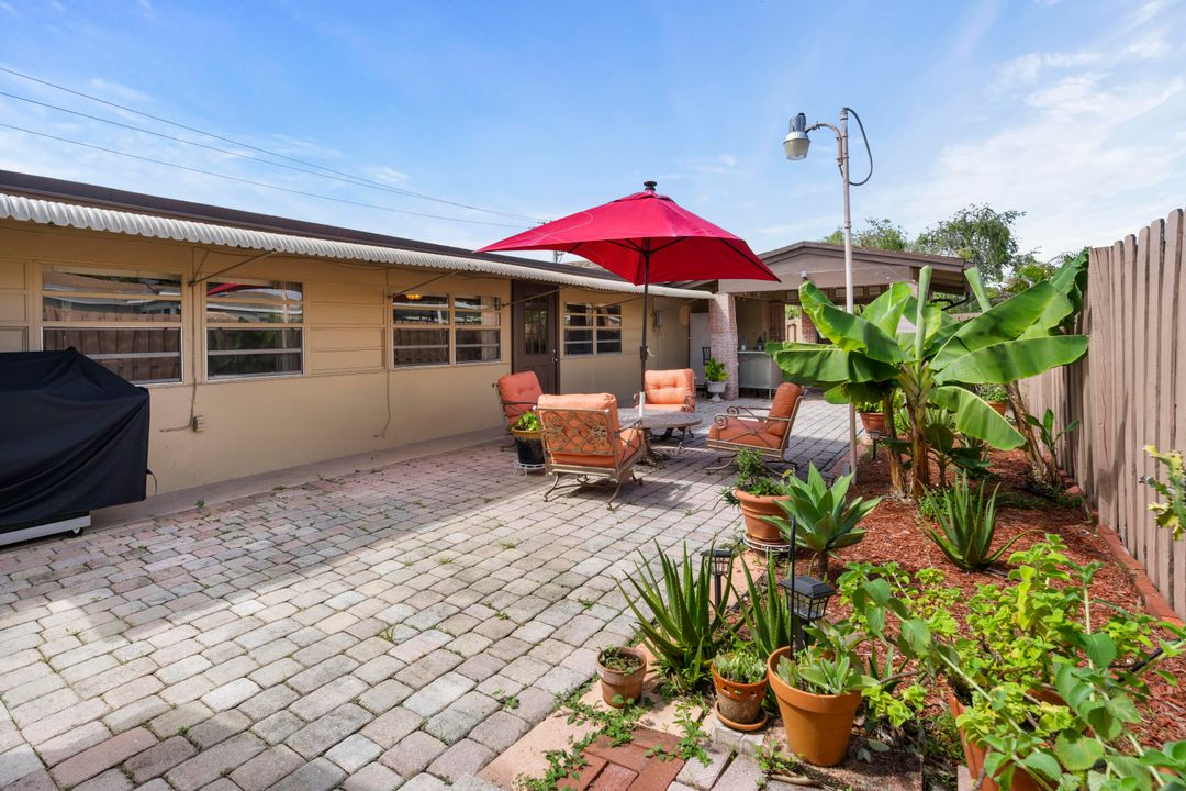 For Sale: $530,000 (4 beds, 2 baths, 1580 Square Feet)