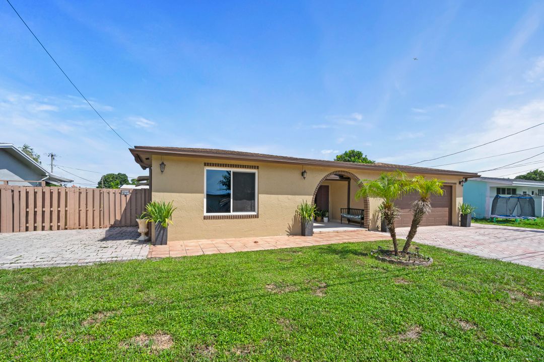 For Sale: $530,000 (4 beds, 2 baths, 1580 Square Feet)