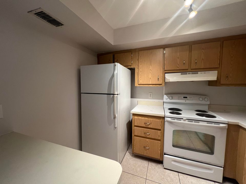 For Rent: $1,950 (2 beds, 2 baths, 883 Square Feet)