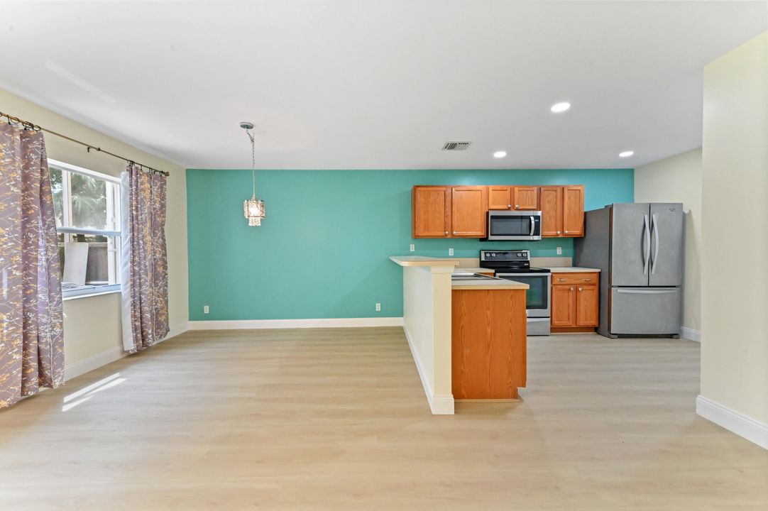 For Sale: $345,000 (2 beds, 2 baths, 1504 Square Feet)