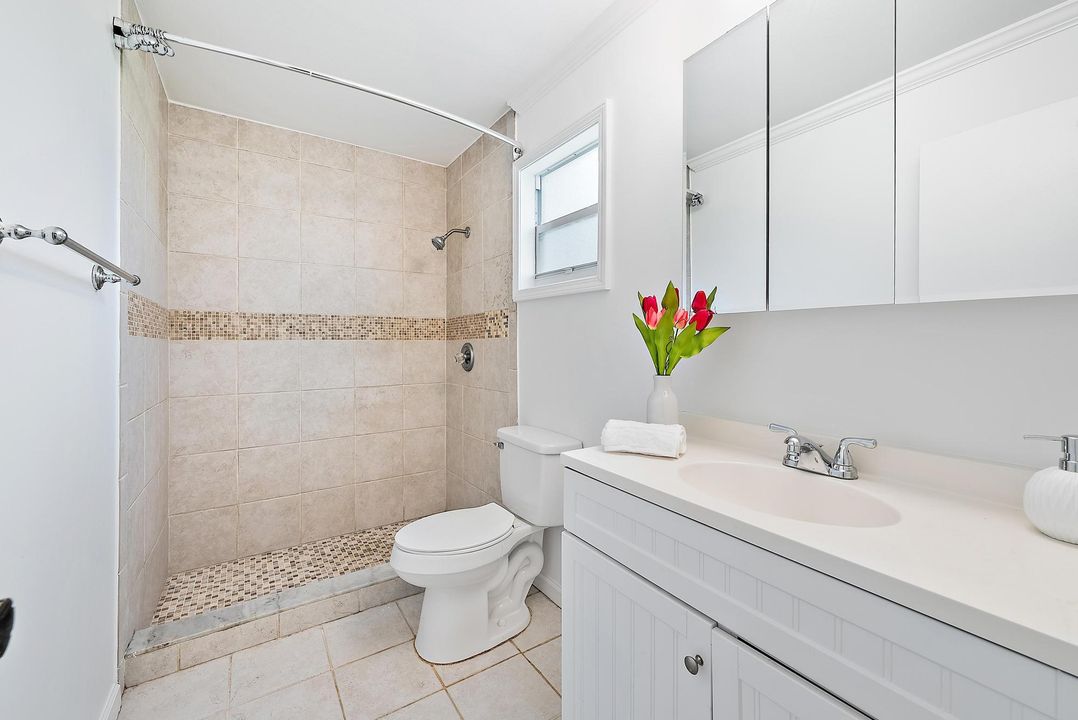 For Sale: $310,000 (2 beds, 2 baths, 1129 Square Feet)