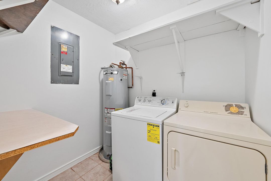 For Sale: $310,000 (2 beds, 2 baths, 1129 Square Feet)