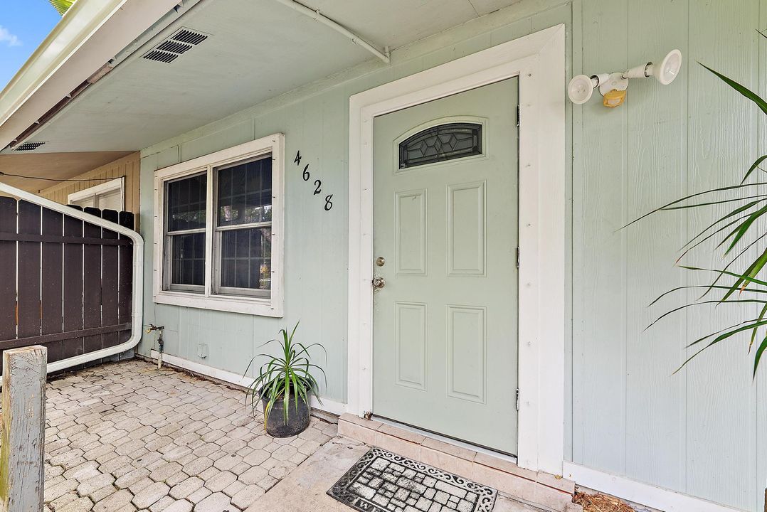 For Sale: $310,000 (2 beds, 2 baths, 1129 Square Feet)