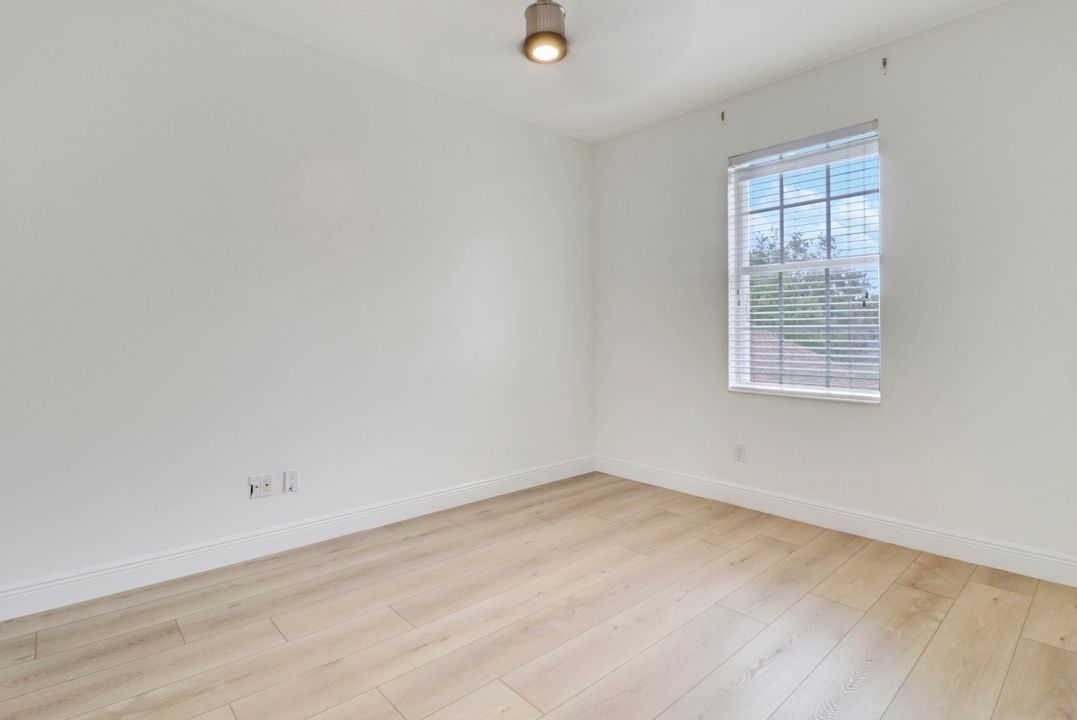 Active With Contract: $3,800 (3 beds, 2 baths, 1800 Square Feet)