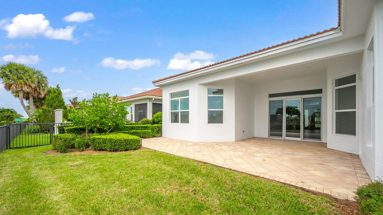 Active With Contract: $759,990 (3 beds, 2 baths, 3181 Square Feet)