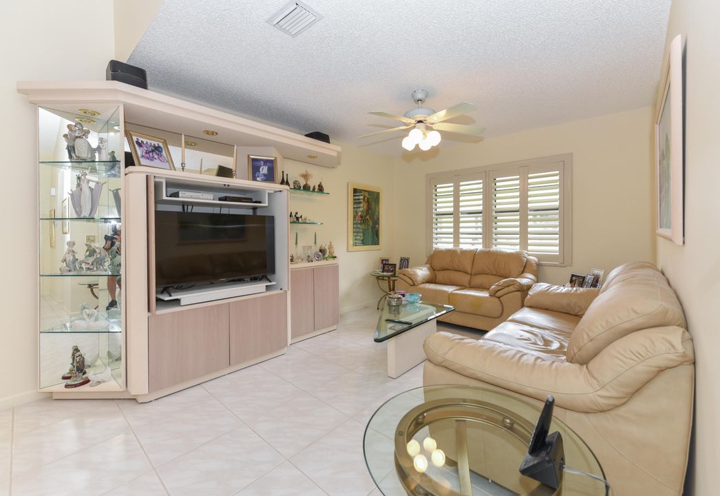 For Sale: $379,900 (2 beds, 2 baths, 1654 Square Feet)