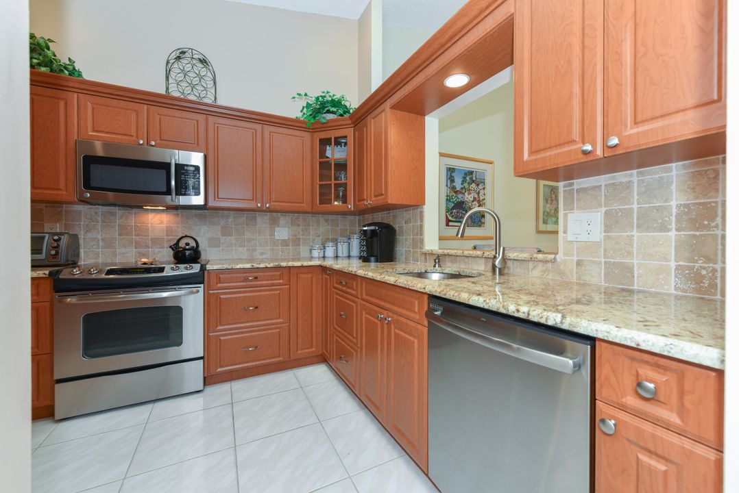 For Sale: $379,900 (2 beds, 2 baths, 1654 Square Feet)