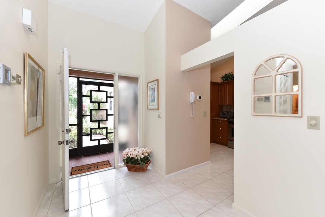 For Sale: $379,900 (2 beds, 2 baths, 1654 Square Feet)