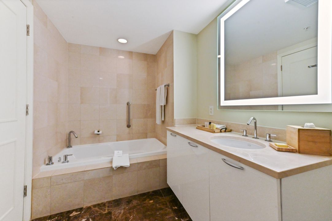 For Sale: $236,000 (1 beds, 1 baths, 533 Square Feet)