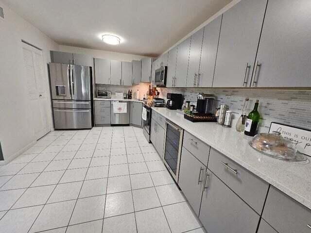 For Rent: $2,500 (2 beds, 2 baths, 937 Square Feet)